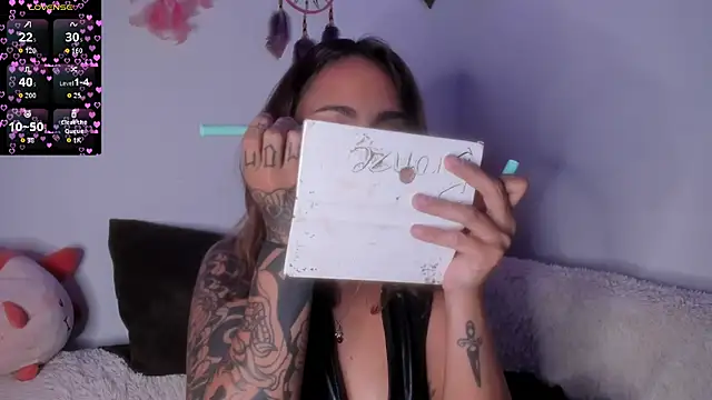 Snapshot of Violette-Ramirez01 chatting on November 2025 11:17:01 PM Violette-Ramirez01 online show from November 2025 11:17:01 PM