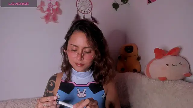 Violette-Ramirez01 online show from February 2026 12:27:02 AM