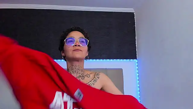 anaroman01 online show from September 2025 06:41:02 PM