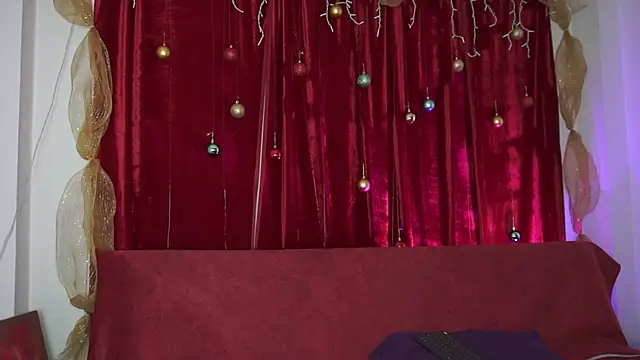 Snapshot of roselinedior chatting on December 2025 02:14:02 PM roselinedior online show from December 2025 02:14:02 PM