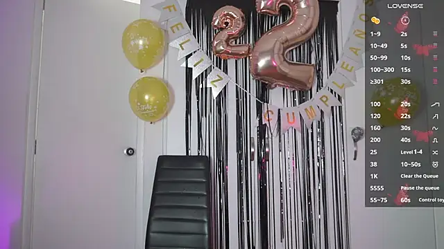 Snapshot of roselinedior chatting on February 2026 02:33:01 PM roselinedior online show from February 2026 02:33:01 PM