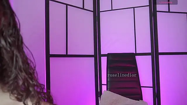 Snapshot of roselinedior chatting on February 2026 03:19:01 PM roselinedior online show from February 2026 03:19:01 PM