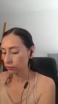 Snapshot of AliceRossi chatting on November 2025 03:56:01 PM AliceRossi online show from November 2025 03:56:01 PM