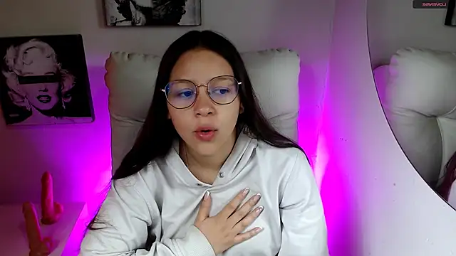 Snapshot of SamanthaRoldaan chatting on February 2026 01:40:01 PM SamanthaRoldaan online show from February 2026 01:40:01 PM