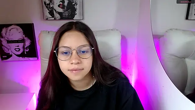 Snapshot of SamanthaRoldaan chatting on February 2026 02:35:01 PM SamanthaRoldaan online show from February 2026 02:35:01 PM