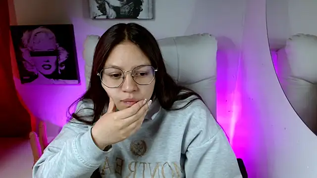 Snapshot of SamanthaRoldaan chatting on February 2026 03:01:01 PM SamanthaRoldaan online show from February 2026 03:01:01 PM