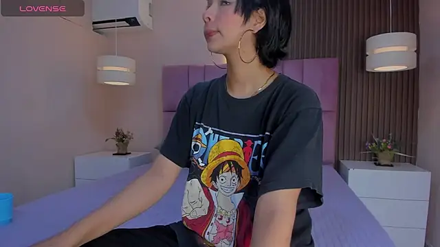 chloe watson  online show from December 2025 01:31:01 PM