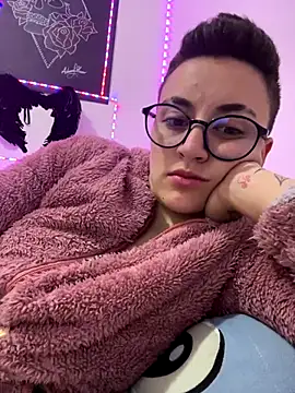 Snapshot of linda_33 chatting on December 2024 08:39:01 PM linda 33 online show from December 2024 08:39:01 PM