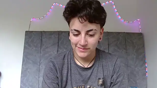 Snapshot of linda_33 chatting on September 2025 04:10:02 PM linda 33 online show from September 2025 04:10:02 PM