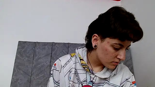 Snapshot of linda_33 chatting on October 2025 02:27:02 PM linda 33 online show from October 2025 02:27:02 PM