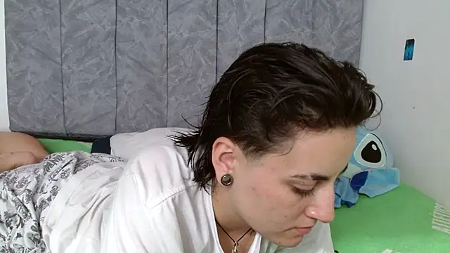 Snapshot of linda_33 chatting on November 2025 08:11:01 PM linda 33 online show from November 2025 08:11:01 PM