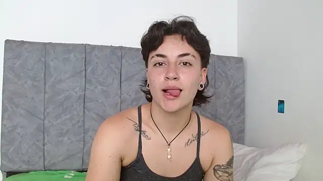 Snapshot of linda_33 chatting on November 2025 06:41:04 PM linda 33 online show from November 2025 06:41:04 PM