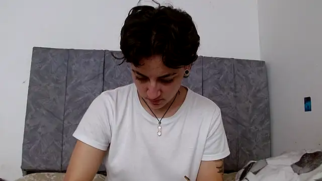 Snapshot of linda_33 chatting on November 2025 02:17:01 PM linda 33 online show from November 2025 02:17:01 PM