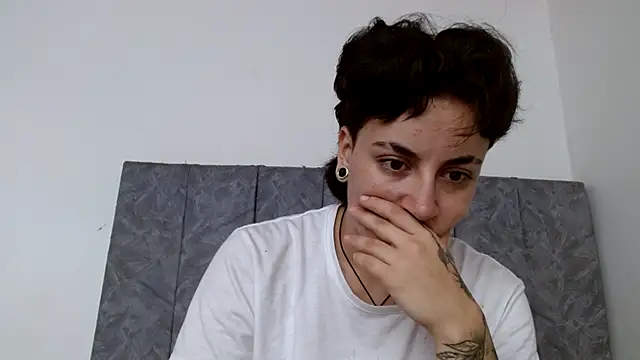 Snapshot of linda_33 chatting on November 2025 01:11:01 PM linda 33 online show from November 2025 01:11:01 PM