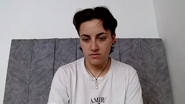 Snapshot of linda_33 chatting on November 2025 07:02:01 PM linda 33 online show from November 2025 07:02:01 PM