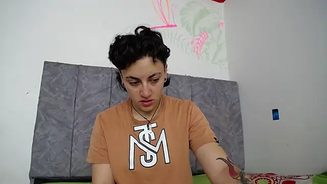 Snapshot of linda_33 chatting on December 2025 04:33:01 PM linda 33 online show from December 2025 04:33:01 PM