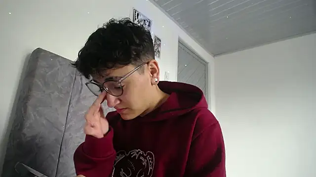 linda 33 online show from March 2026 05:25:01 PM