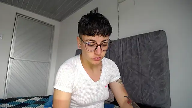 linda 33 online show from April 2026 06:44:02 PM