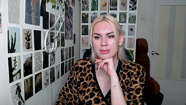 Snapshot of CapriScorpion chatting on October 2025 12:23:02 PM CapriScorpion online show from October 2025 12:23:02 PM