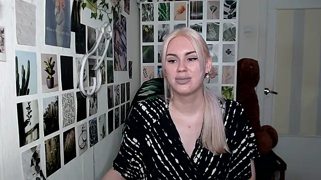 Snapshot of CapriScorpion chatting on November 2025 09:54:02 AM CapriScorpion online show from November 2025 09:54:02 AM