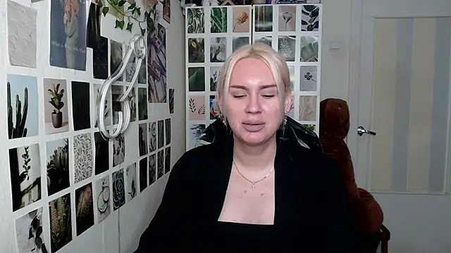 Snapshot of CapriScorpion chatting on November 2025 09:50:02 AM CapriScorpion online show from November 2025 09:50:02 AM