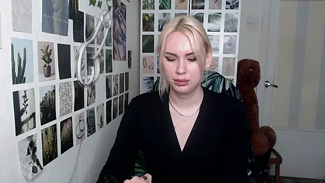 Snapshot of CapriScorpion chatting on November 2025 11:11:01 AM CapriScorpion online show from November 2025 11:11:01 AM