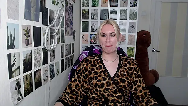 Snapshot of CapriScorpion chatting on December 2025 02:15:01 PM CapriScorpion online show from December 2025 02:15:01 PM