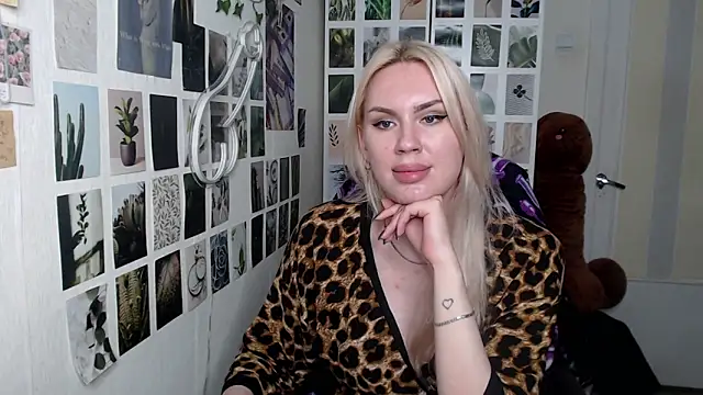 Snapshot of CapriScorpion chatting on December 2025 12:58:02 PM CapriScorpion online show from December 2025 12:58:02 PM