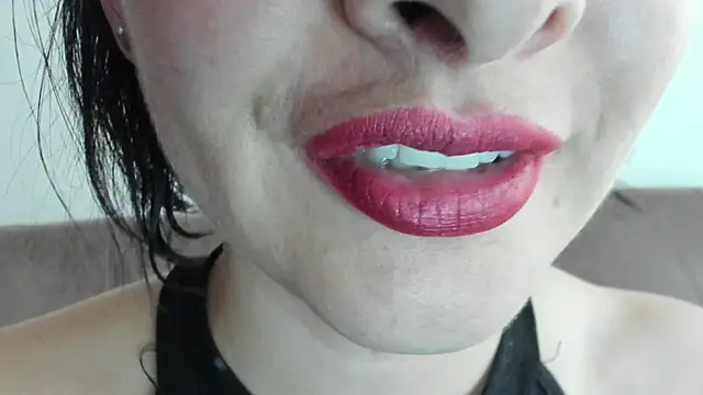 Snapshot of queen_fetish chatting on February 2025 10:44:02 PM queen fetish online show from February 2025 10:44:02 PM