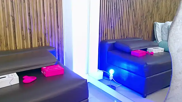 Snapshot of evelynjohnsoon chatting on September 2025 01:44:02 PM evelynjohnsoon online show from September 2025 01:44:02 PM