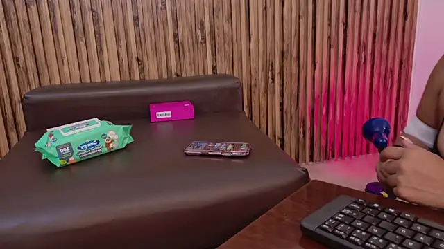 Snapshot of evelynjohnsoon chatting on November 2025 12:38:01 PM evelynjohnsoon online show from November 2025 12:38:01 PM