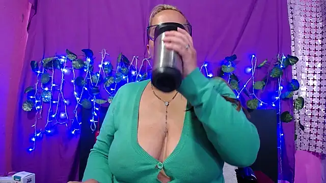 Snapshot of hazel_34 chatting on February 2025 10:07:02 AM hazel 34 online show from February 2025 10:07:02 AM