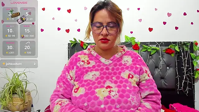 Snapshot of hazel_34 chatting on November 2025 08:31:02 AM hazel 34 online show from November 2025 08:31:02 AM