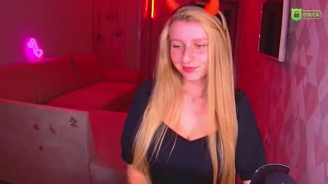 Snapshot of AmaliaQueen chatting on October 2025 03:02:02 PM AmaliaQueen online show from October 2025 03:02:02 PM