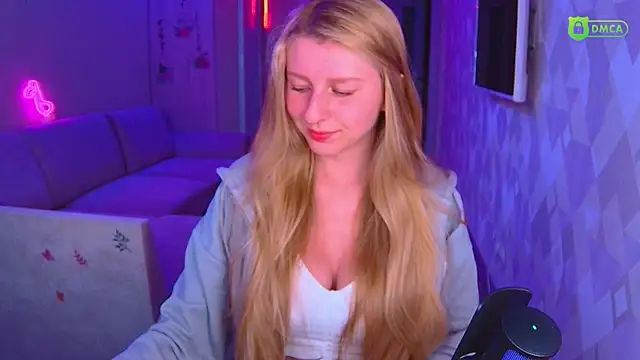 Snapshot of AmaliaQueen chatting on November 2025 01:55:02 PM AmaliaQueen online show from November 2025 01:55:02 PM