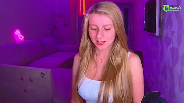 Snapshot of AmaliaQueen chatting on November 2025 02:50:02 PM AmaliaQueen online show from November 2025 02:50:02 PM