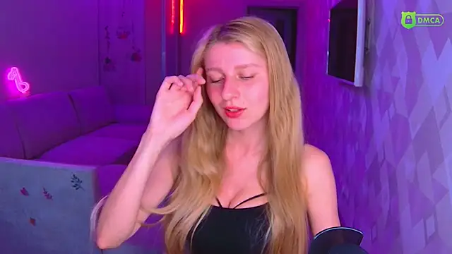 Snapshot of AmaliaQueen chatting on November 2025 01:42:02 PM AmaliaQueen online show from November 2025 01:42:02 PM