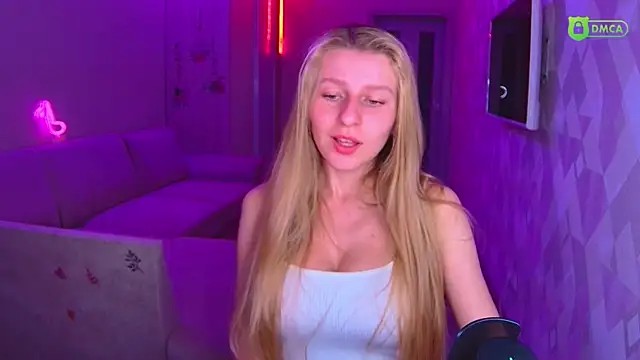 Snapshot of AmaliaQueen chatting on November 2025 02:33:01 PM AmaliaQueen online show from November 2025 02:33:01 PM