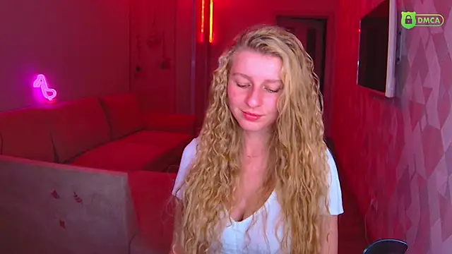 Snapshot of AmaliaQueen chatting on November 2025 03:25:01 PM AmaliaQueen online show from November 2025 03:25:01 PM