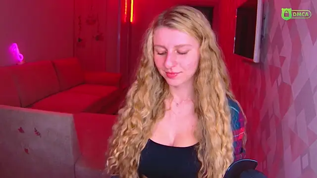 Snapshot of AmaliaQueen chatting on December 2025 03:06:01 PM AmaliaQueen online show from December 2025 03:06:01 PM