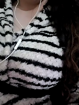 Snapshot of Zanoba-16 chatting on March 2025 01:43:02 AM Zanoba-16 online show from March 2025 01:43:02 AM