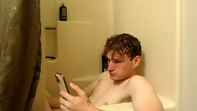 Snapshot of CreamyAustin chatting on September 2025 07:30:01 PM CreamyAustin online show from September 2025 07:30:01 PM