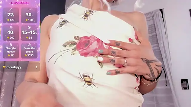 Snapshot of AnnieNasty chatting on November 2025 02:05:04 PM AnnieNasty online show from November 2025 02:05:04 PM