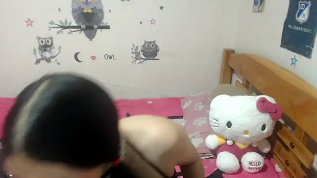 Snapshot of montthbluee chatting on November 2025 04:57:01 AM montthbluee online show from November 2025 04:57:01 AM