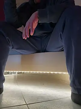 Snapshot of Bennyben8604 chatting on December 2024 10:57:02 PM Bennyben8604 online show from December 2024 10:57:02 PM