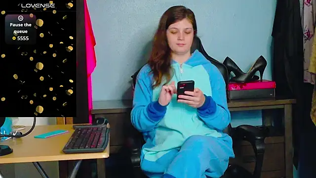 TreeJeanne online show from November 2025 03:08:02 AM