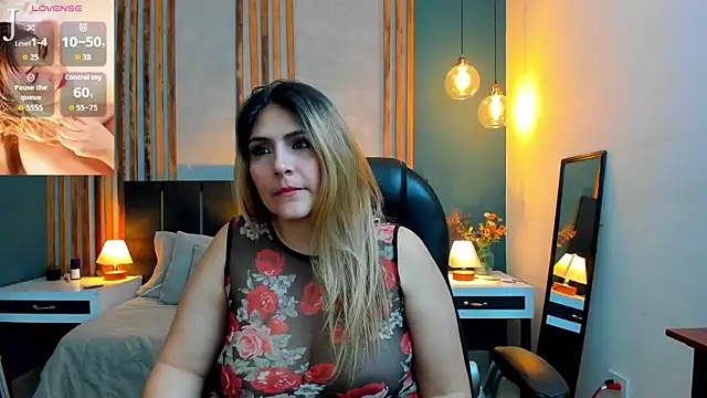 Melanie silver  online show from June 2026 09:09:01 PM