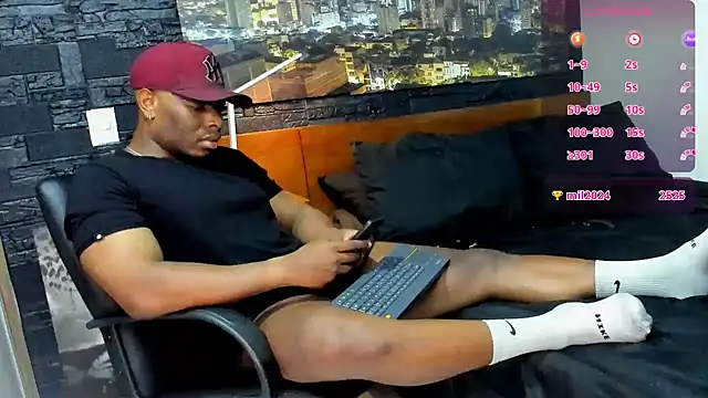 Snapshot of thomas_santtos1 chatting on January 2025 02:37:01 AM thomas santtos1 online show from January 2025 02:37:01 AM