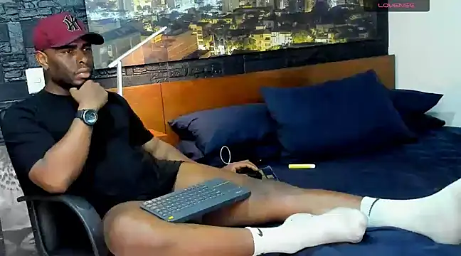 Snapshot of thomas_santtos1 chatting on March 2025 12:00:01 AM thomas santtos1 online show from March 2025 12:00:01 AM