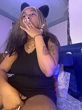 Snapshot of Cherrytowild chatting on October 2025 06:34:01 AM Cherrytowild online show from October 2025 06:34:01 AM